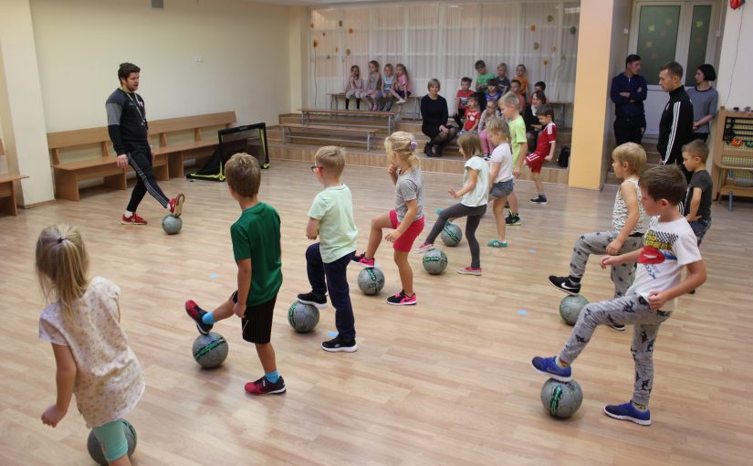 SUSIPAŽINIMAS SU SPORTO ŠAKOMIS