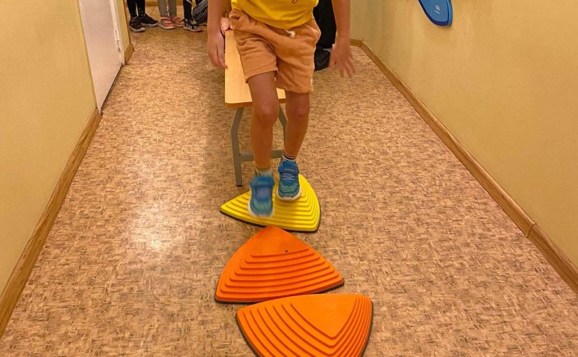Ar stabtelėję koridoriuje kada nors pagalvojote, kad galime sportuoti čia ir dabar?